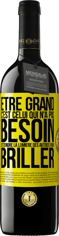 39,95 € Envoi gratuit | Vin rouge Édition RED MBE Réserve Être grand, c'est celui qui n'a pas besoin d'éteindre la lumière des autres pour briller Étiquette Jaune. Étiquette personnalisable Réserve 12 Mois Récolte 2016 Tempranillo