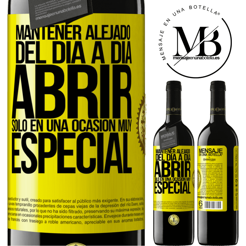 39,95 € Envío gratis | Vino Tinto Edición RED MBE Reserva Mantener alejado del día a día. Abrir sólo en una ocasión muy especial Etiqueta Amarilla. Etiqueta personalizable Reserva 12 Meses Cosecha 2015 Tempranillo