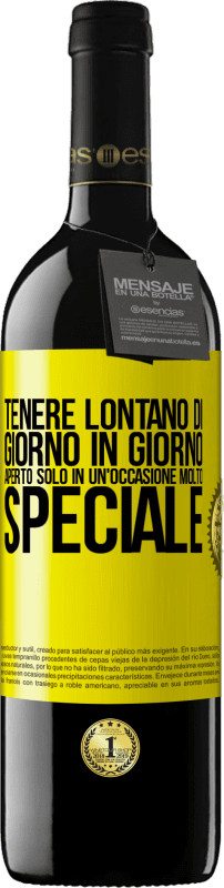 39,95 € | Vino rosso Edizione RED MBE Riserva Tenere lontano di giorno in giorno. Aperto solo in un'occasione molto speciale Etichetta Gialla. Etichetta personalizzabile Riserva 12 Mesi Raccogliere 2015 Tempranillo