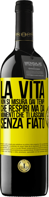 Spedizione Gratuita | Vino rosso Edizione RED MBE Riserva La vita non si misura dai tempi che respiri ma dai momenti che ti lasciano senza fiato Etichetta Gialla. Etichetta personalizzabile Riserva 12 Mesi Raccogliere 2014 Tempranillo