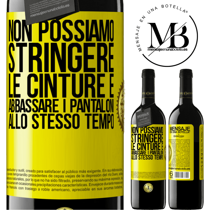 39,95 € Spedizione Gratuita | Vino rosso Edizione RED MBE Riserva Non possiamo stringere le cinture e abbassare i pantaloni allo stesso tempo Etichetta Gialla. Etichetta personalizzabile Riserva 12 Mesi Raccogliere 2016 Tempranillo