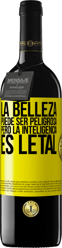 39,95 € | Vino Tinto Edición RED MBE Reserva La belleza puede ser peligrosa, pero la inteligencia es letal Etiqueta Amarilla. Etiqueta personalizable Reserva 12 Meses Cosecha 2016 Tempranillo