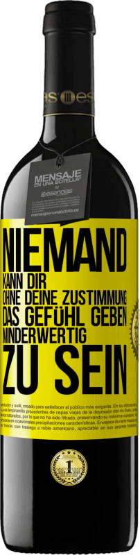 39,95 € Kostenloser Versand | Rotwein RED Ausgabe MBE Reserve Niemand kann dir, ohne deine Zustimmung, das Gefühl geben, minderwertig zu sein Gelbes Etikett. Anpassbares Etikett Reserve 12 Monate Ernte 2016 Tempranillo