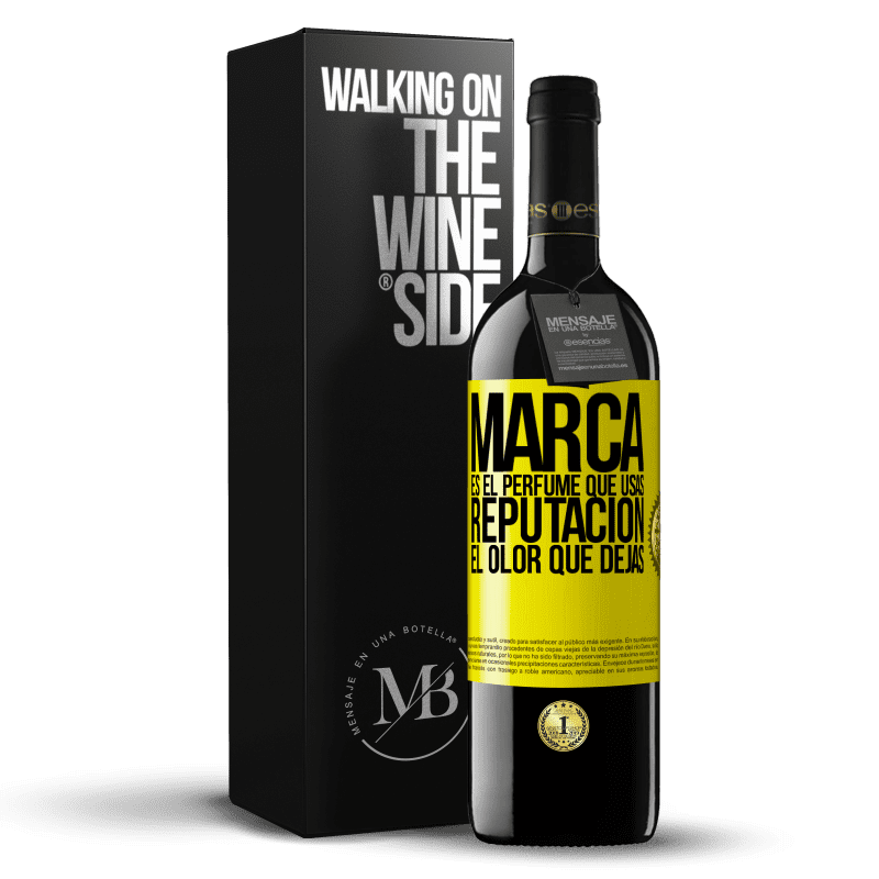 39,95 € Envío gratis | Vino Tinto Edición RED MBE Reserva Marca es el perfume que usas. Reputación, el olor que dejas Etiqueta Amarilla. Etiqueta personalizable Reserva 12 Meses Cosecha 2015 Tempranillo