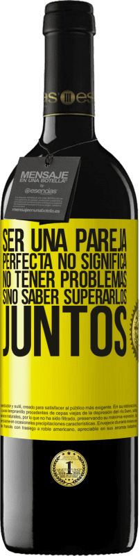 39,95 € Envío gratis | Vino Tinto Edición RED MBE Reserva Ser una pareja perfecta no significa no tener problemas, sino saber superarlos juntos Etiqueta Amarilla. Etiqueta personalizable Reserva 12 Meses Cosecha 2016 Tempranillo