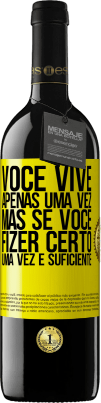 39,95 € | Vinho tinto Edição RED MBE Reserva Você vive apenas uma vez, mas se você fizer certo, uma vez é suficiente Etiqueta Amarela. Etiqueta personalizável Reserva 12 Meses Colheita 2015 Tempranillo