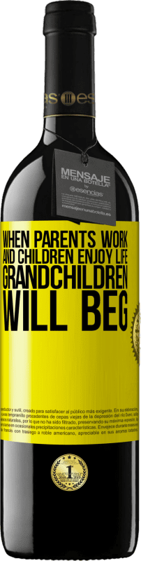 39,95 € 免费送货 | 红酒 RED版 MBE 预订 当父母工作和孩子享受生活时，孙子将乞求 黄色标签. 可自定义的标签 预订 12 个月 收成 2014 Tempranillo