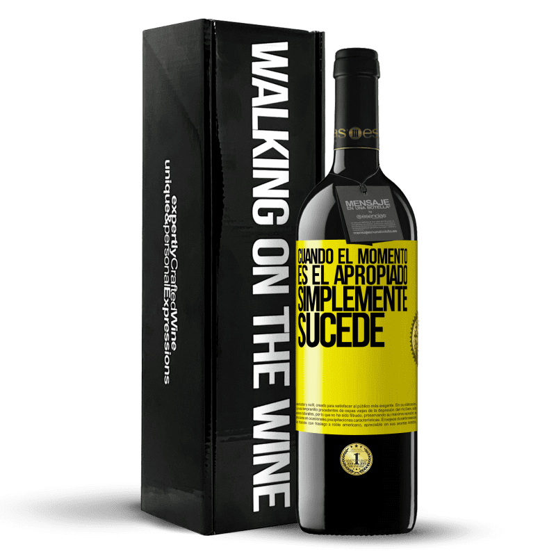 39,95 € Envío gratis | Vino Tinto Edición RED MBE Reserva Cuando el momento es el apropiado, simplemente sucede Etiqueta Amarilla. Etiqueta personalizable Reserva 12 Meses Cosecha 2015 Tempranillo