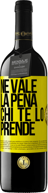 39,95 € Spedizione Gratuita | Vino rosso Edizione RED MBE Riserva Ne vale la pena chi te lo prende Etichetta Gialla. Etichetta personalizzabile Riserva 12 Mesi Raccogliere 2016 Tempranillo