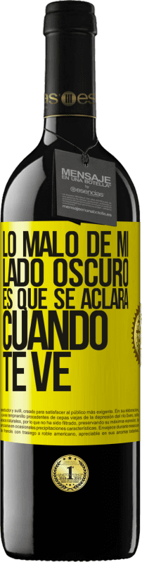 39,95 € Envío gratis | Vino Tinto Edición RED MBE Reserva Lo malo de mi lado oscuro es que se aclara cuando te ve Etiqueta Amarilla. Etiqueta personalizable Reserva 12 Meses Cosecha 2016 Tempranillo