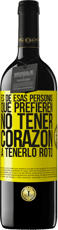 39,95 € | Vino Tinto Edición RED MBE Reserva Es de esas personas que prefieren no tener corazón a tenerlo roto Etiqueta Amarilla. Etiqueta personalizable Reserva 12 Meses Cosecha 2016 Tempranillo