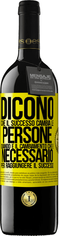 39,95 € | Vino rosso Edizione RED MBE Riserva Dicono che il successo cambia le persone, quando è il cambiamento che è necessario per raggiungere il successo Etichetta Gialla. Etichetta personalizzabile Riserva 12 Mesi Raccogliere 2015 Tempranillo