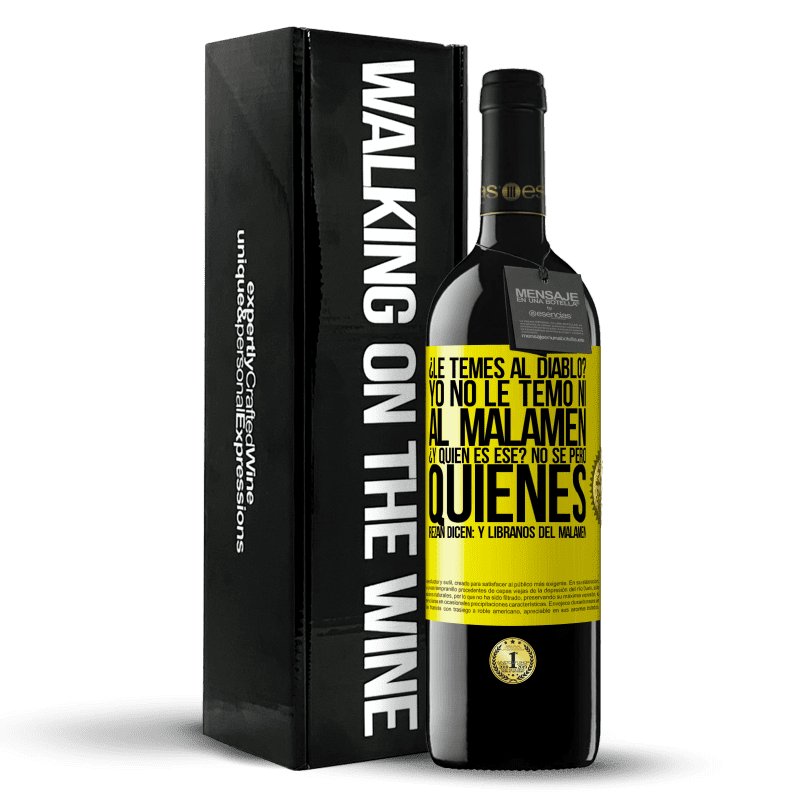 39,95 € Envío gratis | Vino Tinto Edición RED MBE Reserva ¿Le temes al diablo? Yo no le temo ni al malamén ¿Y quién es ese? No sé, pero quienes rezan dicen: y líbranos del malamén Etiqueta Amarilla. Etiqueta personalizable Reserva 12 Meses Cosecha 2015 Tempranillo