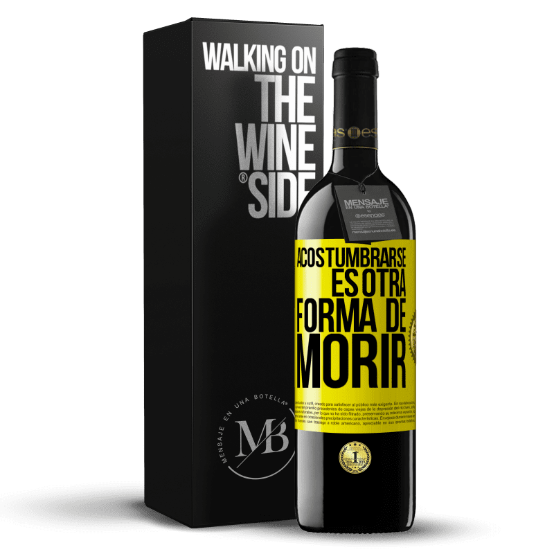 39,95 € Envío gratis | Vino Tinto Edición RED MBE Reserva Acostumbrarse, es otra forma de morir Etiqueta Amarilla. Etiqueta personalizable Reserva 12 Meses Cosecha 2015 Tempranillo