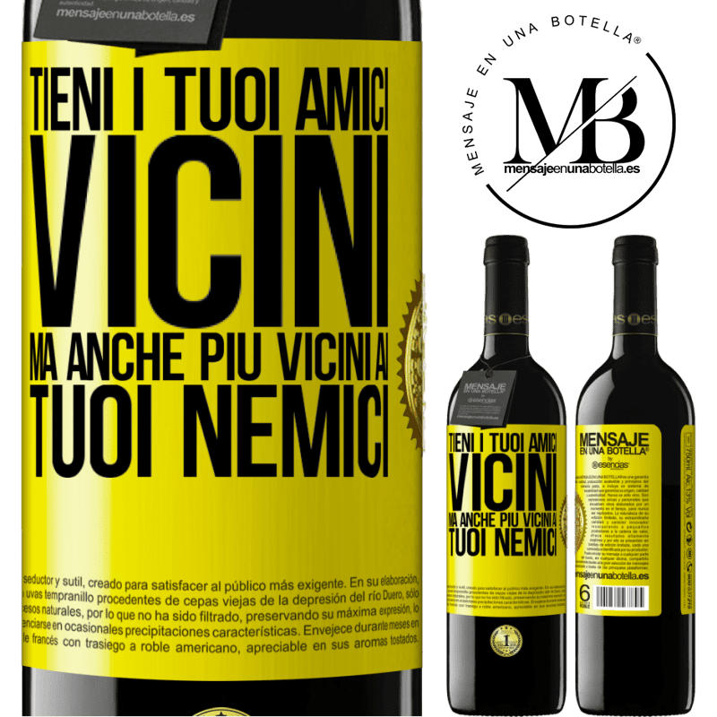 39,95 € Spedizione Gratuita | Vino rosso Edizione RED MBE Riserva Tieni i tuoi amici vicini, ma anche più vicini ai tuoi nemici Etichetta Gialla. Etichetta personalizzabile Riserva 12 Mesi Raccogliere 2014 Tempranillo