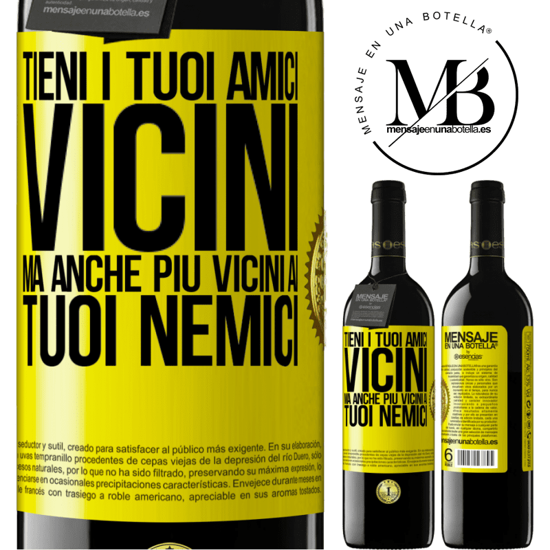 39,95 € Spedizione Gratuita | Vino rosso Edizione RED MBE Riserva Tieni i tuoi amici vicini, ma anche più vicini ai tuoi nemici Etichetta Gialla. Etichetta personalizzabile Riserva 12 Mesi Raccogliere 2016 Tempranillo