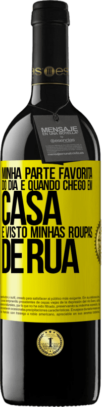 39,95 € | Vinho tinto Edição RED MBE Reserva Minha parte favorita do dia é quando chego em casa e visto minhas roupas de rua Etiqueta Amarela. Etiqueta personalizável Reserva 12 Meses Colheita 2016 Tempranillo