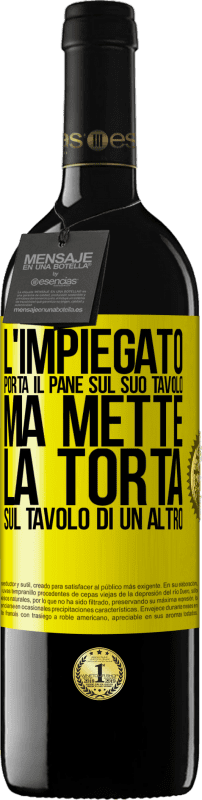 39,95 € Spedizione Gratuita | Vino rosso Edizione RED MBE Riserva L'impiegato porta il pane sul suo tavolo, ma mette la torta sul tavolo di un altro Etichetta Gialla. Etichetta personalizzabile Riserva 12 Mesi Raccogliere 2016 Tempranillo