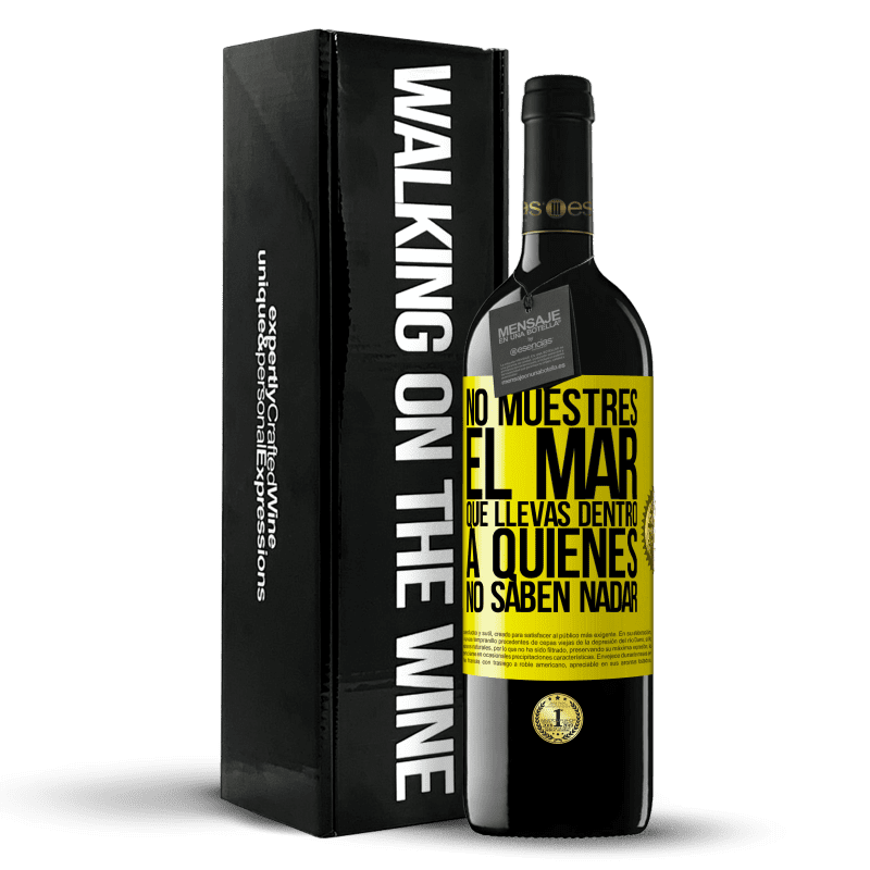 39,95 € Envío gratis | Vino Tinto Edición RED MBE Reserva No muestres el mar que llevas dentro a quienes no saben nadar Etiqueta Amarilla. Etiqueta personalizable Reserva 12 Meses Cosecha 2015 Tempranillo