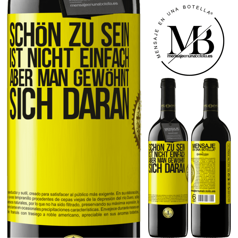 39,95 € Kostenloser Versand | Rotwein RED Ausgabe MBE Reserve Schön zu sein ist nicht einfach, aber man gewöhnt sich daran Gelbes Etikett. Anpassbares Etikett Reserve 12 Monate Ernte 2015 Tempranillo