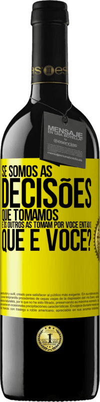 Envio grátis | Vinho tinto Edição RED MBE Reserva Se somos as decisões que tomamos e os outros as tomam por você, então o que é você? Etiqueta Amarela. Etiqueta personalizável Reserva 12 Meses Colheita 2014 Tempranillo