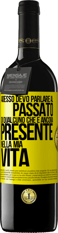 39,95 € | Vino rosso Edizione RED MBE Riserva Adesso devo parlare al passato di qualcuno che è ancora presente nella mia vita Etichetta Gialla. Etichetta personalizzabile Riserva 12 Mesi Raccogliere 2015 Tempranillo