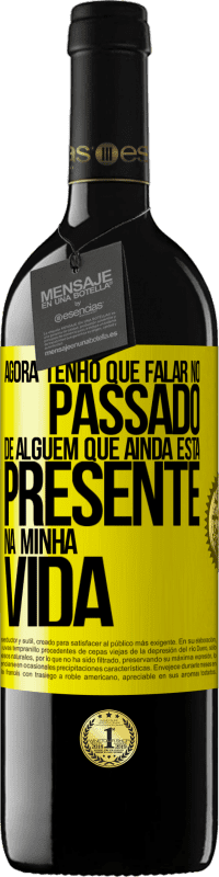 Envio grátis | Vinho tinto Edição RED MBE Reserva Agora tenho que falar no passado de alguém que ainda está presente na minha vida Etiqueta Amarela. Etiqueta personalizável Reserva 12 Meses Colheita 2014 Tempranillo