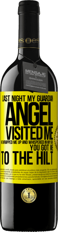 39,95 € | 赤ワイン REDエディション MBE 予約する 昨夜、私の守護天使が私を訪ねてきました。彼は私を包み込み、私の耳にささやきました：あなたは私を柄に持っています 黄色のラベル. カスタマイズ可能なラベル 予約する 12 月 収穫 2016 Tempranillo