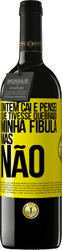 39,95 € | Vinho tinto Edição RED MBE Reserva Ontem caí e pensei que tivesse quebrado minha fíbula. Mas não Etiqueta Amarela. Etiqueta personalizável Reserva 12 Meses Colheita 2015 Tempranillo