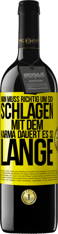 Kostenloser Versand | Rotwein RED Ausgabe MBE Reserve Man muss richtig um sich schlagen, mit dem Karma dauert es so lange Gelbes Etikett. Anpassbares Etikett Reserve 12 Monate Ernte 2014 Tempranillo