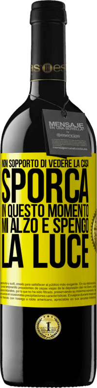 39,95 € Spedizione Gratuita | Vino rosso Edizione RED MBE Riserva Non sopporto di vedere la casa sporca. In questo momento mi alzo e spengo la luce Etichetta Gialla. Etichetta personalizzabile Riserva 12 Mesi Raccogliere 2014 Tempranillo