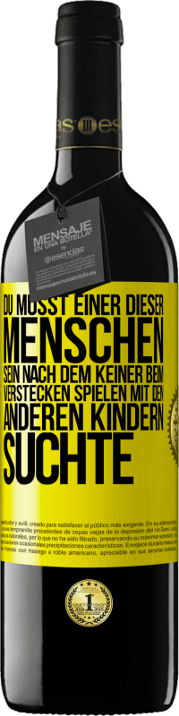 Kostenloser Versand | Rotwein RED Ausgabe MBE Reserve Du musst einer dieser Menschen sein, nach dem keiner beim Verstecken spielen mit den anderen Kindern suchte Gelbes Etikett. Anpassbares Etikett Reserve 12 Monate Ernte 2014 Tempranillo