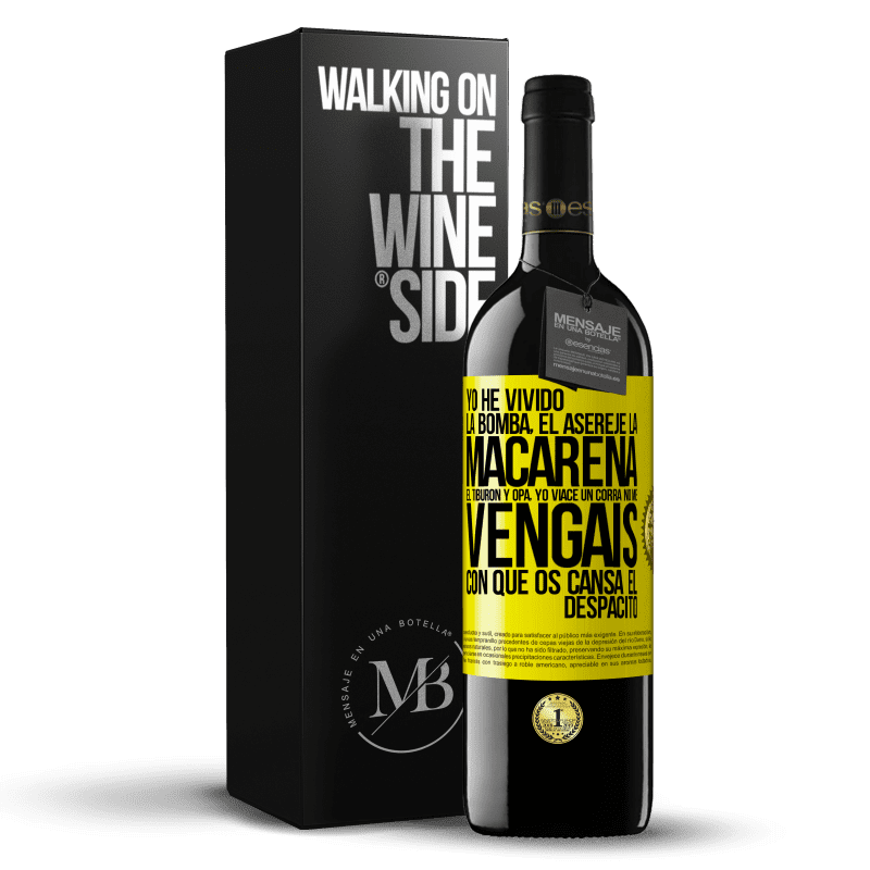 39,95 € Envío gratis | Vino Tinto Edición RED MBE Reserva Yo he vivido La bomba, el Aserejé, La Macarena, El Tiburón y Opá, yo viacé un corrá. No me vengáis con que os cansa el Etiqueta Amarilla. Etiqueta personalizable Reserva 12 Meses Cosecha 2014 Tempranillo