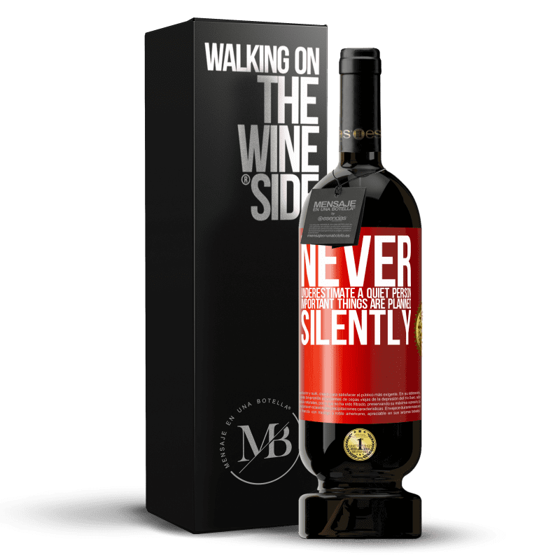 49,95 € Free Shipping | Red Wine Premium Edition MBS® Reserve Never underestimate a quiet person, important things are planned silently Red Label. Customizable label Reserve 12 Months Harvest 2014 Tempranillo