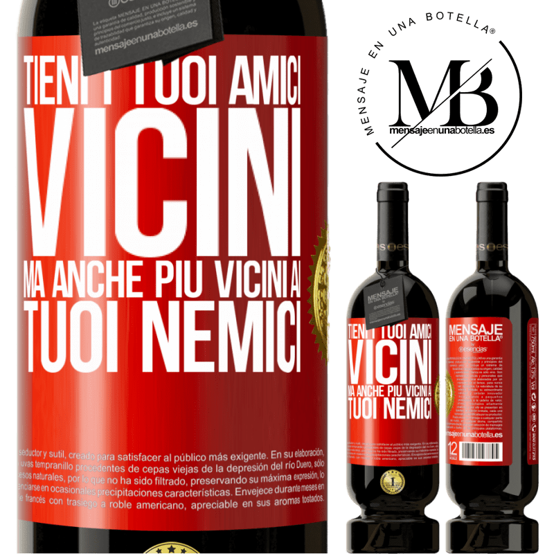 49,95 € Spedizione Gratuita | Vino rosso Edizione Premium MBS® Riserva Tieni i tuoi amici vicini, ma anche più vicini ai tuoi nemici Etichetta Rossa. Etichetta personalizzabile Riserva 12 Mesi Raccogliere 2014 Tempranillo