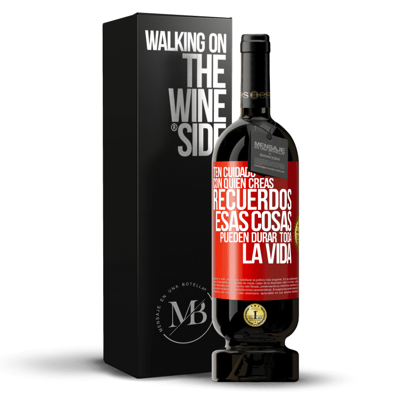 49,95 € Envío gratis | Vino Tinto Edición Premium MBS® Reserva Ten cuidado con quién creas recuerdos. Esas cosas pueden durar toda la vida Etiqueta Roja. Etiqueta personalizable Reserva 12 Meses Cosecha 2014 Tempranillo