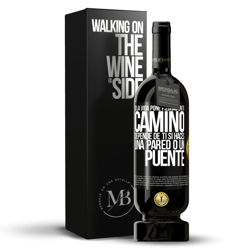 49,95 € Envío gratis | Vino Tinto Edición Premium MBS® Reserva Si la vida pone piedras en tu camino, depende de ti si haces una pared o un puente Etiqueta Negra. Etiqueta personalizable Reserva 12 Meses Cosecha 2014 Tempranillo