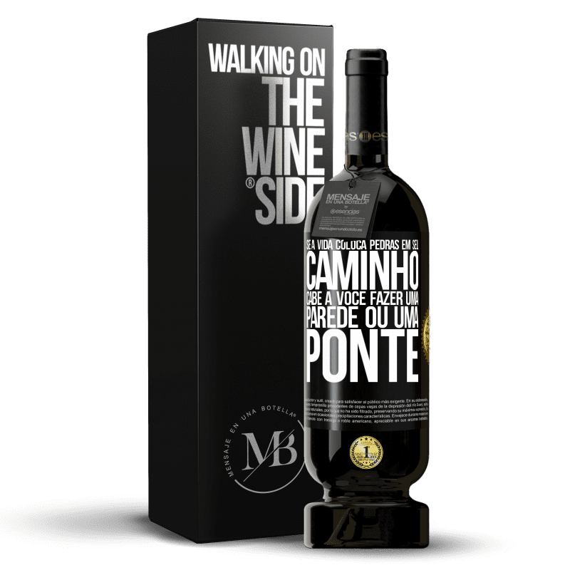 49,95 € Envio grátis | Vinho tinto Edição Premium MBS® Reserva Se a vida coloca pedras em seu caminho, cabe a você fazer uma parede ou uma ponte Etiqueta Preta. Etiqueta personalizável Reserva 12 Meses Colheita 2014 Tempranillo