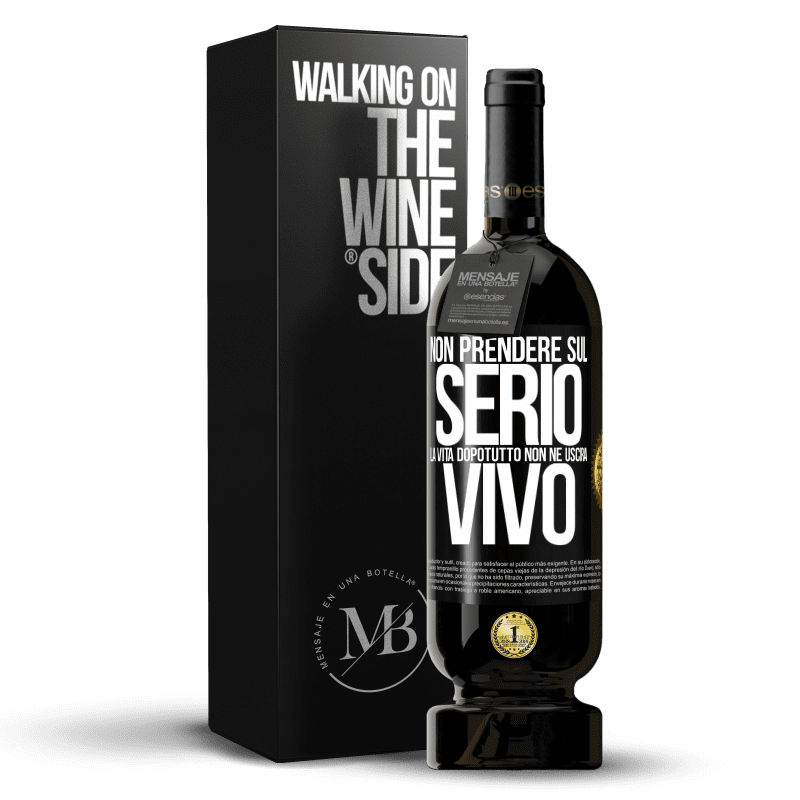 49,95 € Spedizione Gratuita | Vino rosso Edizione Premium MBS® Riserva Non prendere sul serio la vita, dopotutto, non ne uscirai vivo Etichetta Nera. Etichetta personalizzabile Riserva 12 Mesi Raccogliere 2016 Tempranillo