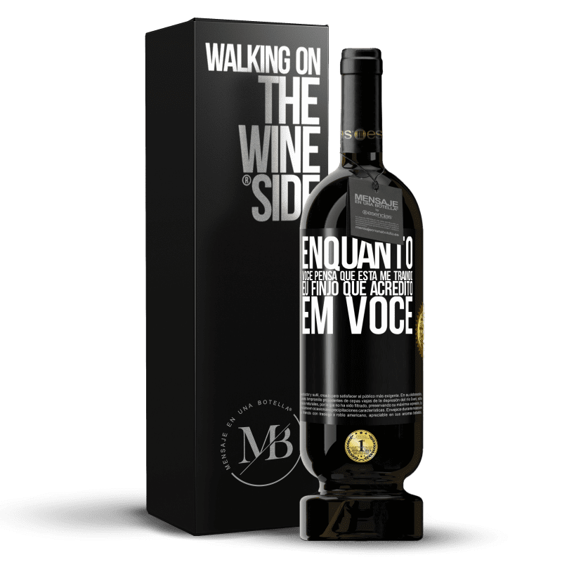 49,95 € Envio grátis | Vinho tinto Edição Premium MBS® Reserva Enquanto você pensa que está me traindo, eu finjo que acredito em você Etiqueta Preta. Etiqueta personalizável Reserva 12 Meses Colheita 2015 Tempranillo