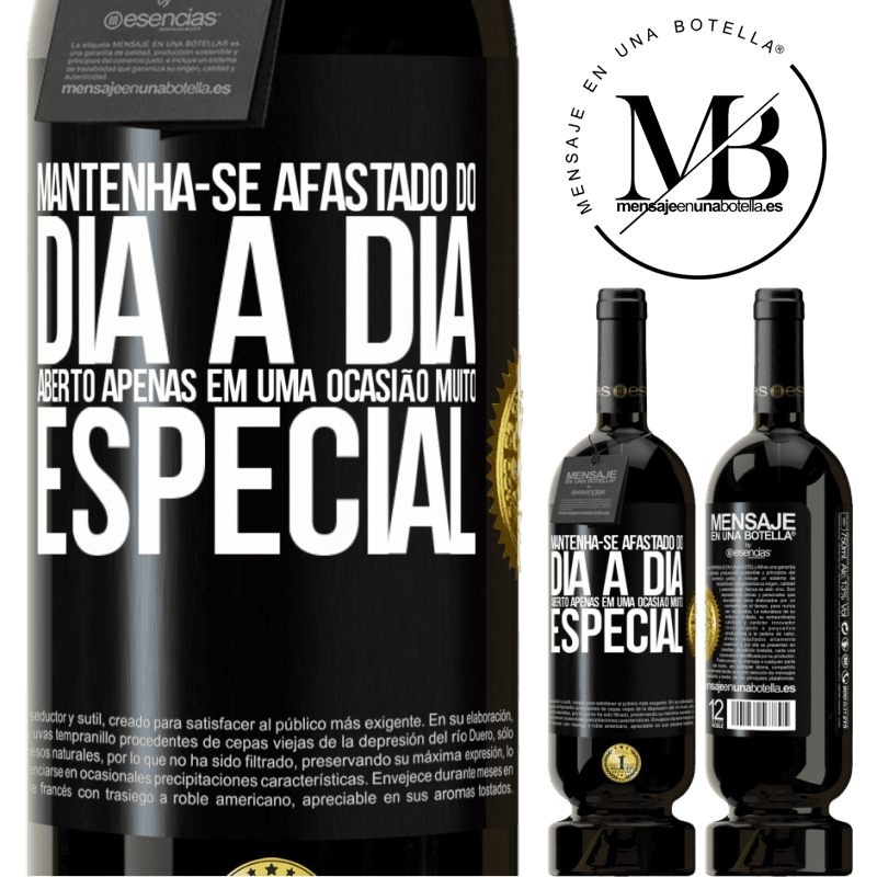 49,95 € Envio grátis | Vinho tinto Edição Premium MBS® Reserva Mantenha-se afastado do dia a dia. Aberto apenas em uma ocasião muito especial Etiqueta Preta. Etiqueta personalizável Reserva 12 Meses Colheita 2015 Tempranillo