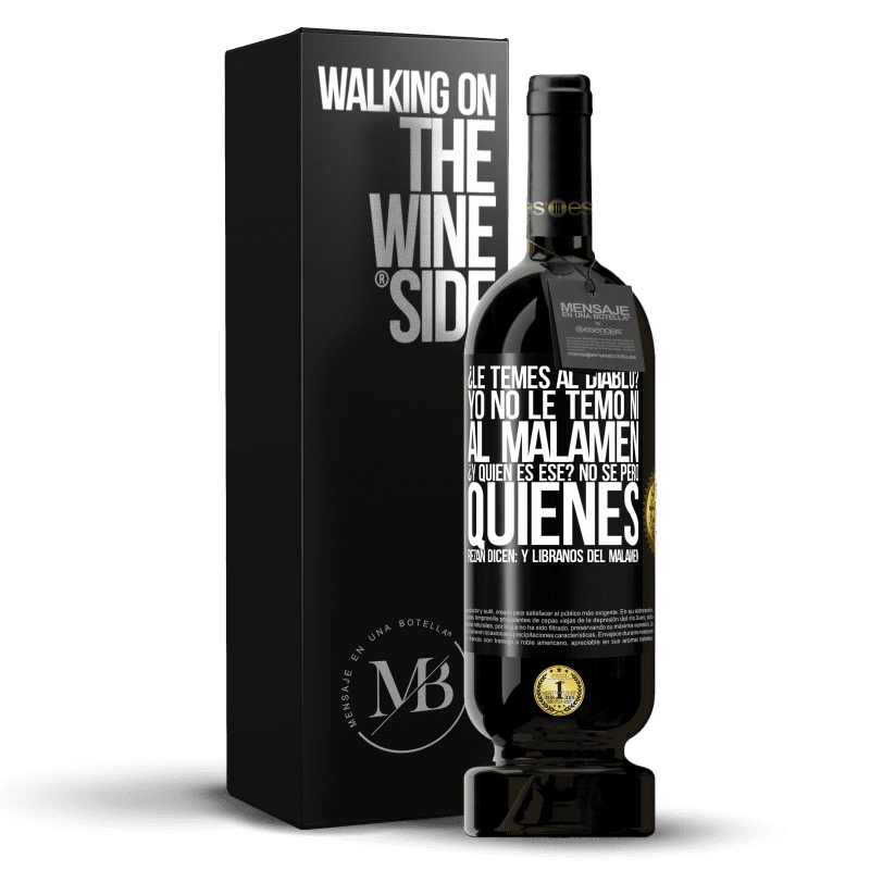 49,95 € Envío gratis | Vino Tinto Edición Premium MBS® Reserva ¿Le temes al diablo? Yo no le temo ni al malamén ¿Y quién es ese? No sé, pero quienes rezan dicen: y líbranos del malamén Etiqueta Negra. Etiqueta personalizable Reserva 12 Meses Cosecha 2015 Tempranillo