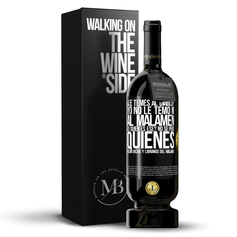 49,95 € Envío gratis | Vino Tinto Edición Premium MBS® Reserva ¿Le temes al diablo? Yo no le temo ni al malamén ¿Y quién es ese? No sé, pero quienes rezan dicen: y líbranos del malamén Etiqueta Negra. Etiqueta personalizable Reserva 12 Meses Cosecha 2016 Tempranillo