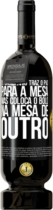 49,95 € | Vinho tinto Edição Premium MBS® Reserva O funcionário traz o pão para a mesa, mas coloca o bolo na mesa de outro Etiqueta Preta. Etiqueta personalizável Reserva 12 Meses Colheita 2016 Tempranillo