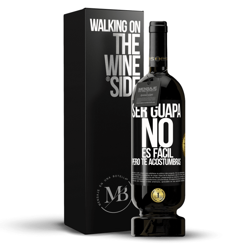 49,95 € Envío gratis | Vino Tinto Edición Premium MBS® Reserva Ser guapa no es fácil, pero te acostumbras Etiqueta Negra. Etiqueta personalizable Reserva 12 Meses Cosecha 2015 Tempranillo