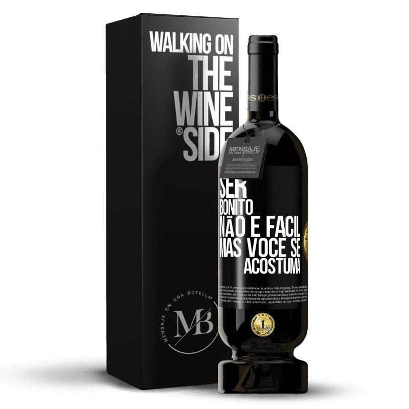 49,95 € Envio grátis | Vinho tinto Edição Premium MBS® Reserva Ser bonito não é fácil, mas você se acostuma Etiqueta Preta. Etiqueta personalizável Reserva 12 Meses Colheita 2015 Tempranillo