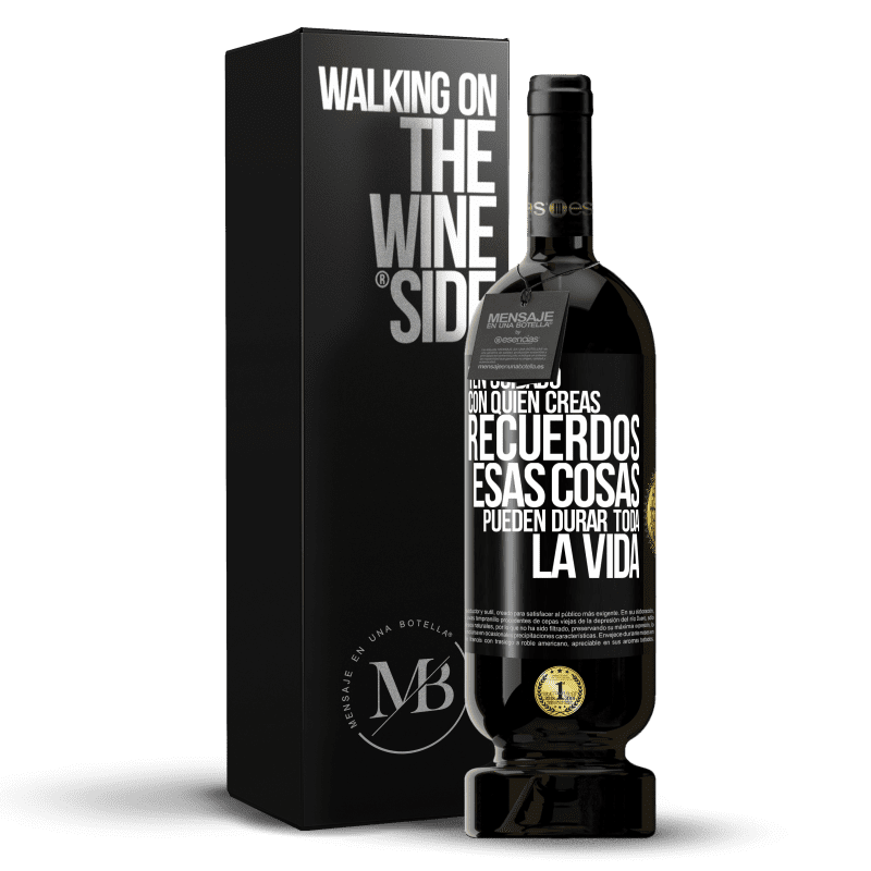 49,95 € Envío gratis | Vino Tinto Edición Premium MBS® Reserva Ten cuidado con quién creas recuerdos. Esas cosas pueden durar toda la vida Etiqueta Negra. Etiqueta personalizable Reserva 12 Meses Cosecha 2014 Tempranillo