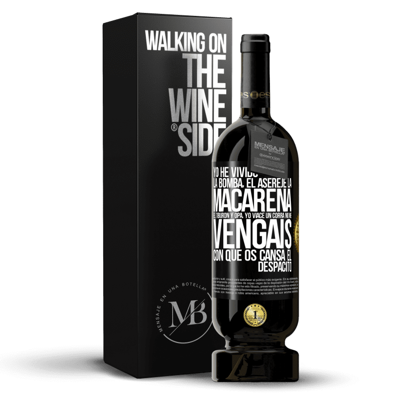 49,95 € Envío gratis | Vino Tinto Edición Premium MBS® Reserva Yo he vivido La bomba, el Aserejé, La Macarena, El Tiburón y Opá, yo viacé un corrá. No me vengáis con que os cansa el Etiqueta Negra. Etiqueta personalizable Reserva 12 Meses Cosecha 2014 Tempranillo