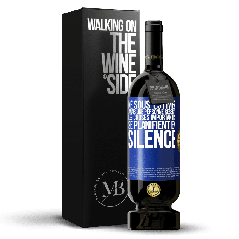 49,95 € Envoi gratuit | Vin rouge Édition Premium MBS® Réserve Ne sous-estimez jamais une personne réservé, les choses importantes se planifient en silence Étiquette Bleue. Étiquette personnalisable Réserve 12 Mois Récolte 2015 Tempranillo