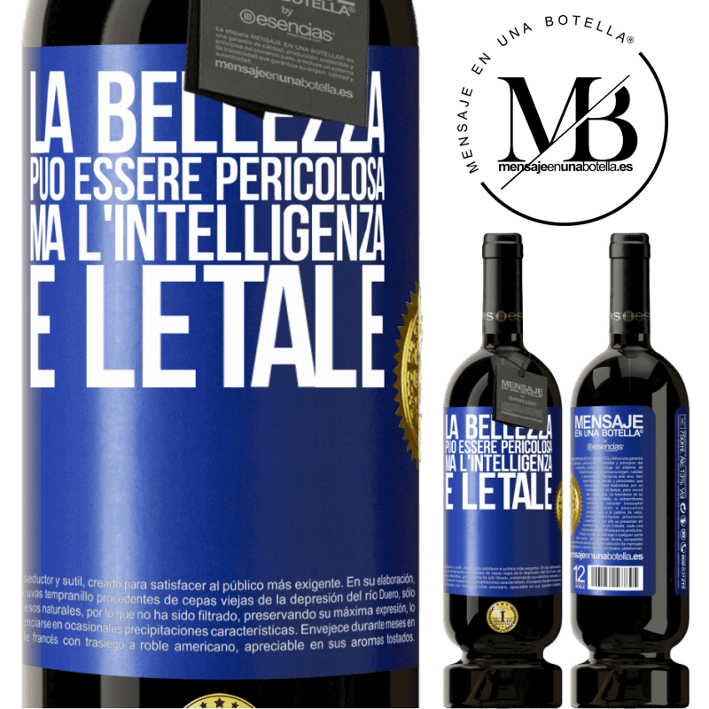 49,95 € Spedizione Gratuita | Vino rosso Edizione Premium MBS® Riserva La bellezza può essere pericolosa, ma l'intelligenza è letale Etichetta Blu. Etichetta personalizzabile Riserva 12 Mesi Raccogliere 2015 Tempranillo
